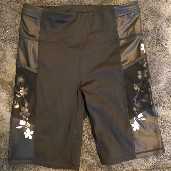 Yoga shorts - Picture 2 of 4